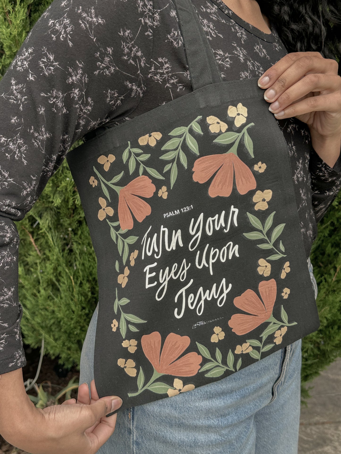 Turn your eyes upon Jesus - TOTE BAG